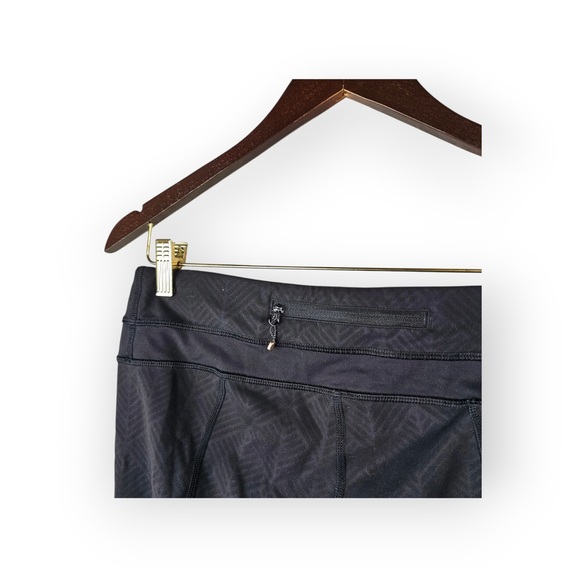 Lululemon Pace Rival Crop Leggings in Black Geometric Print - Picture 6 of 7